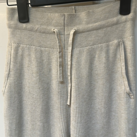 Uniqlo Beige White Straight Leg Knit Ribbed Sweatpants Size S - Picture 2 of 4